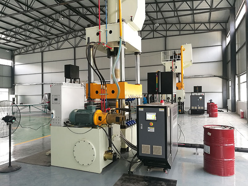 芳纶纤维复合材料防弹盾牌高温油温机J9九游会·案例