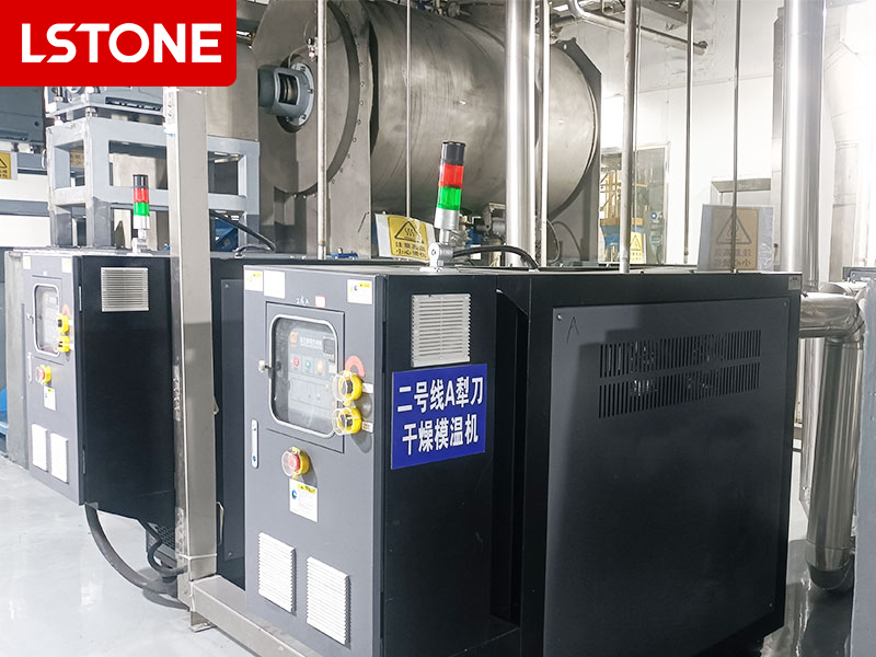 利用犁刀干燥机控温油温机，制备高性能的锂电正极材料